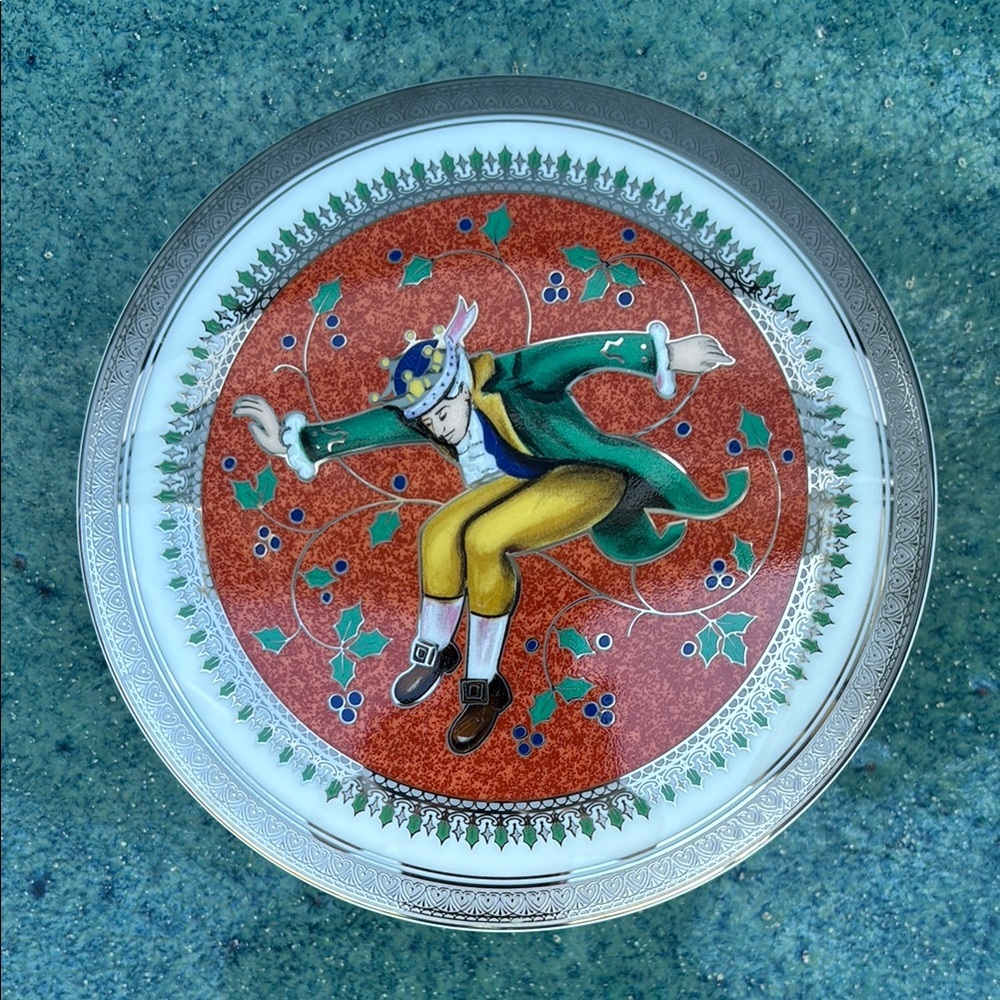 Vintage Mikasa Porcelain Covered Keepsake Box Featuring “Ten Lords a Leaping”
